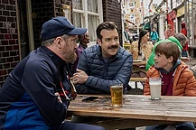 Съемки четвертого сезона «Теда Лассо» идут полным ходом на живописных улицах лондонского юго-запада, в районе Ричмонд… Но не утратило ли для местных жителей очарование от того, что один из крупнейших телесериалов последних лет снимается в их зелёном уголке?