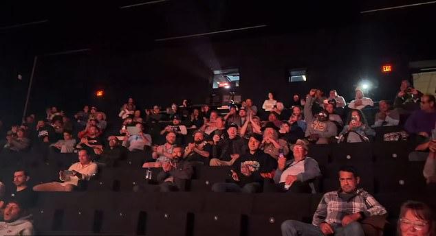 Группа американских ветеранов посетила показ фильма «Бегущий человек», организованный Арнольдом Шварценеггером.