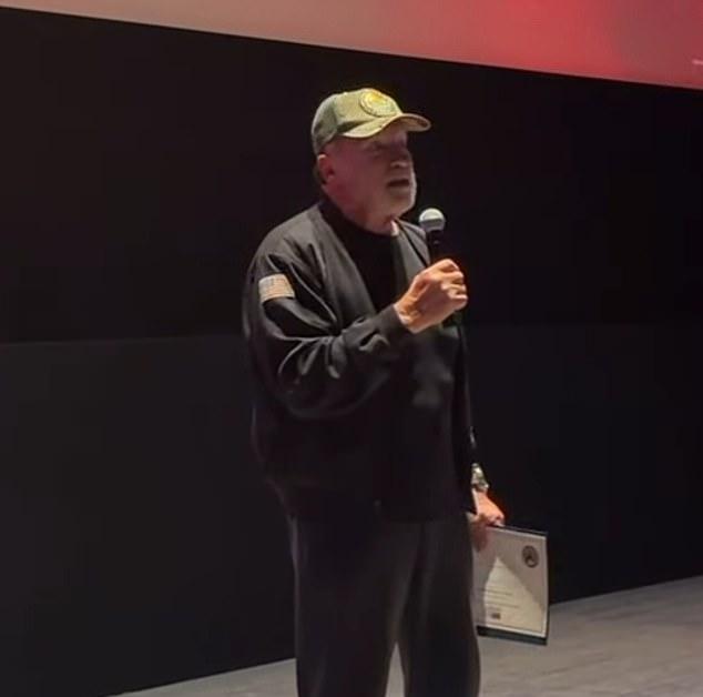 Звезда боевиков сказал: "Вместо жалоб на плохое спроси себя: "Что хорошего я могу сделать?""