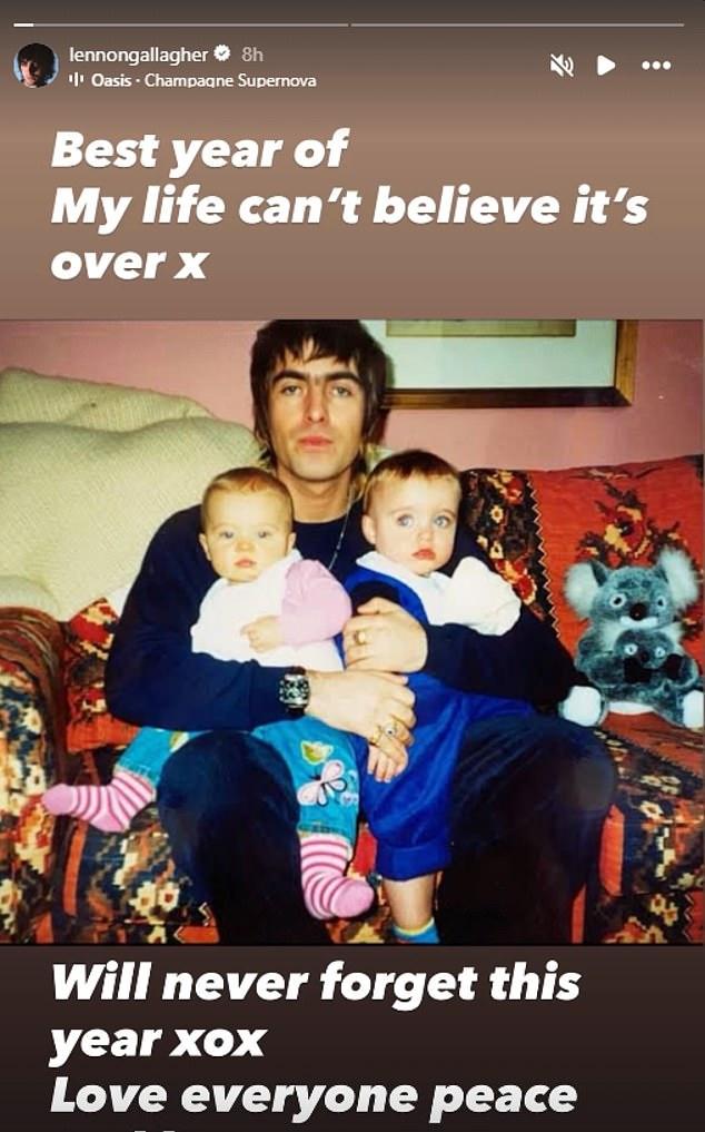 Сыновья Лиама Галлахера, Леннон и Джин, трогательно поблагодарили отца и его группу, назвав год завершившегося тура Oasis «лучшим».