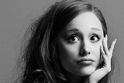 Ариана Гранде откровенно поговорила с иконой Голливуда Николь Кидман для последнего выпуска журнала Interview, рассказав о своем «сложном» начале карьеры и о том, как роль доброй волшебницы Глинды помогла ей восстановить отношения с музыкой