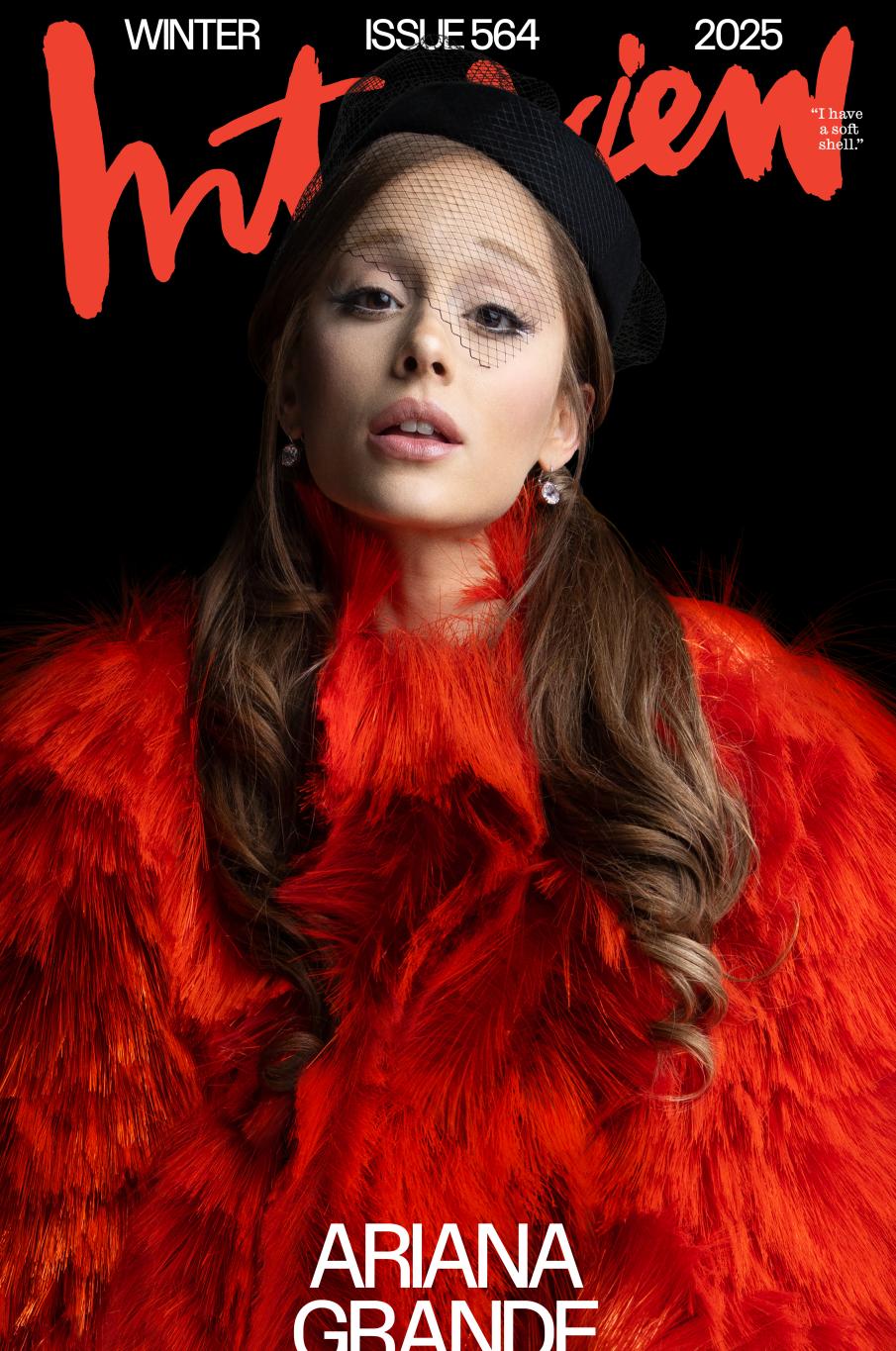 Ариана Гранде на обложке Interview Magazine в изысканной черной вуали и ярком красном перьевом наряде.
