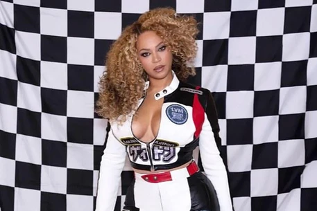 Поклонники высмеяли Бейонсе за отредактированное фото