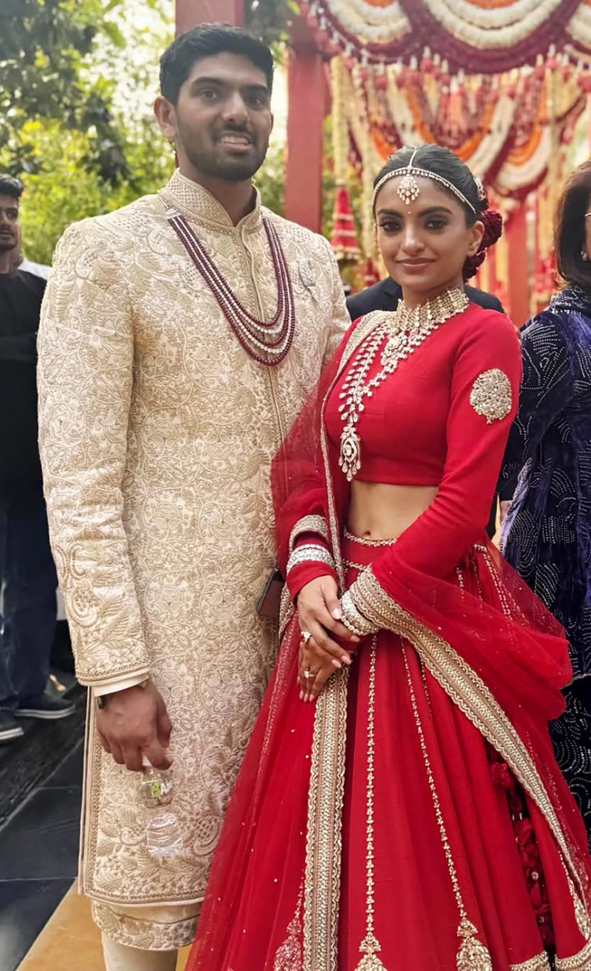 Вамси Гадираджу и Нетра Мантена на свадебных торжествах.