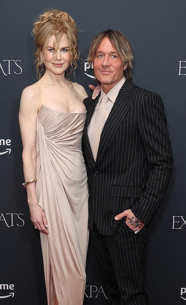 После недавнего разрыва с Китом (после 19 лет брака) Николь намекнула на свое состояние в Interview: «Я держусь».