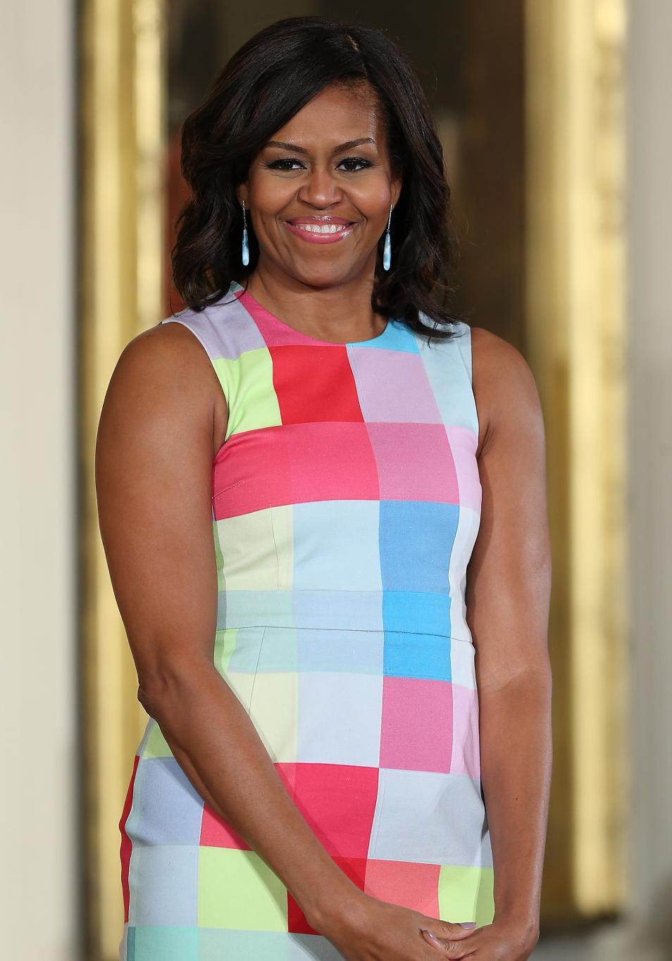 Улыбающаяся Мишель Обама.