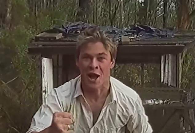 Воин дикой природы, потерявшая отца Стива Ирвина в 2006-м, прокомментировала клип Криса, где он подростком подражает Стиву в домашнем видео.