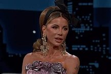 Кейт Бекинсейл рассказала о своих близких отношениях с бойфрендом дочери Лили Шин на фоне нескольких «тяжелых» лет для ее семьи