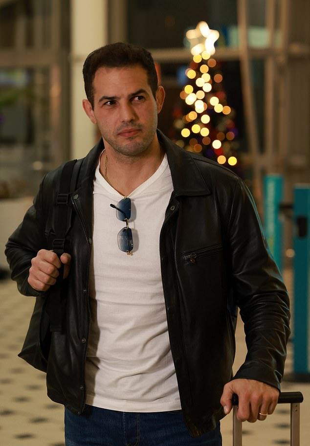 40-летний итальянский красавец был замечен в аэропорту Брисбена во вторник после 16 000-километрового перелета на другой конец света.