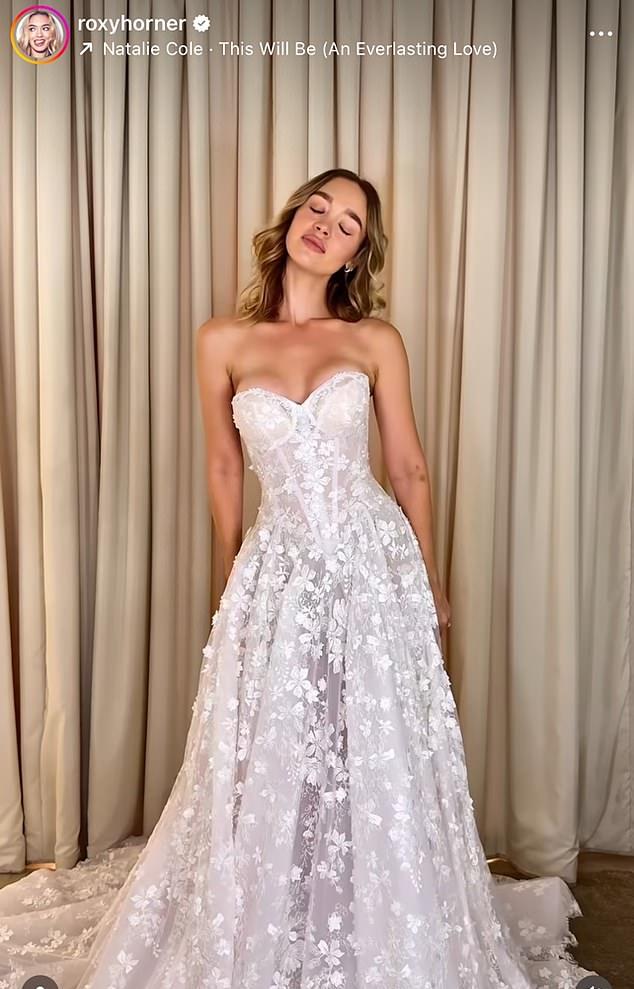 Рокси Хорнер сияла, примеряя свадебные платья перед будущей свадьбой с Джеком Уайтхоллом.