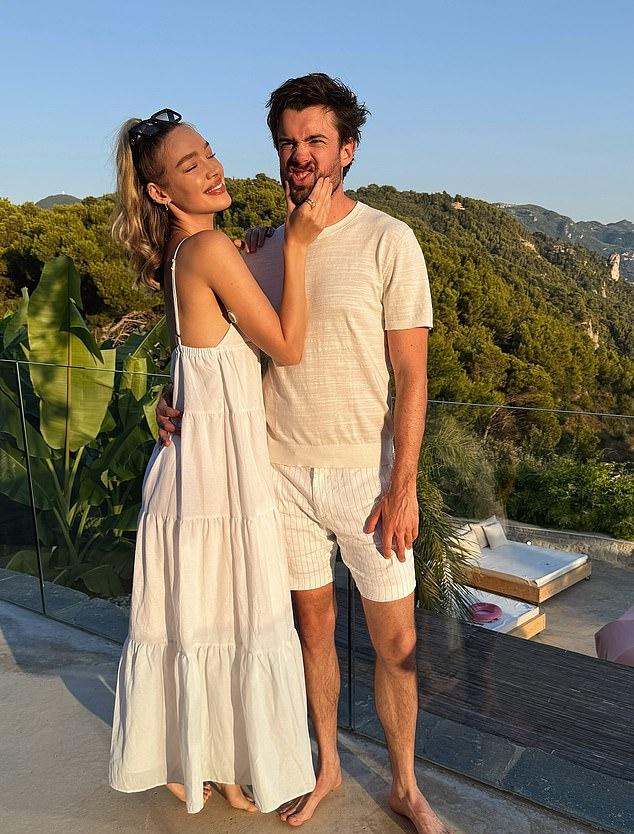 Модель в недавнем искреннем посте в Instagram откровенно поделилась своей историей жизни с диабетом 1 типа.