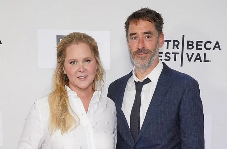 Эми Шумер пошутила о том, что ее часто «неправильно определяют по полу», поделившись самоуничижительной историей с фанатами