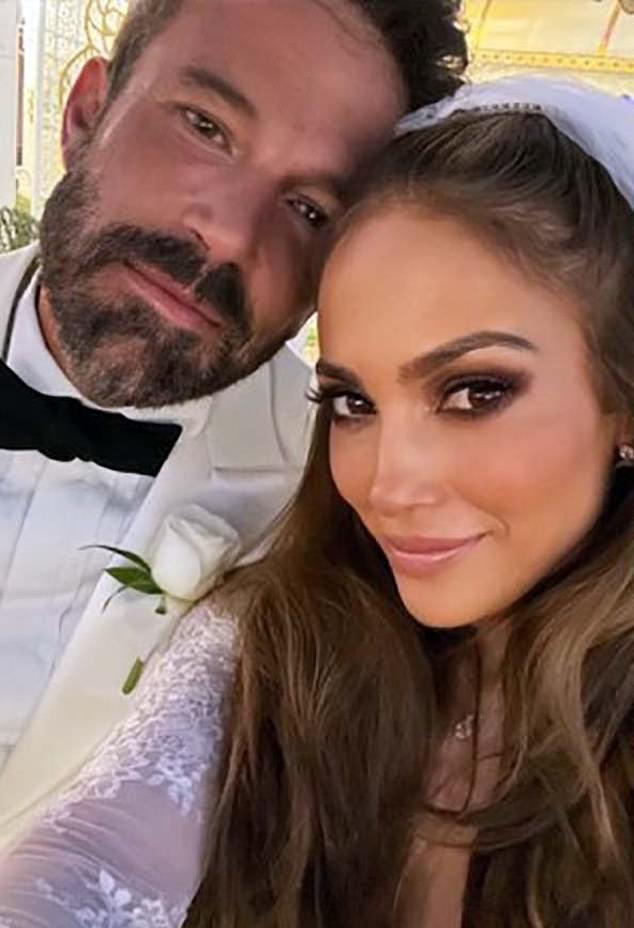 56-летняя звезда, четырежды разведенная (последний раз с Беном Аффлеком), стала странным выбором для этой работы.