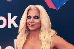 Софи Монк и Кортни Акт произвели фурор на церемонии TikTok Awards в среду вечером, заставив многих поклонников вглядываться повнимательнее