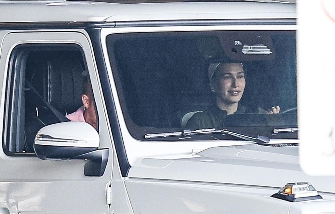 Джастин и Хейли Бибер замечены в своем электрическом G-Wagon.