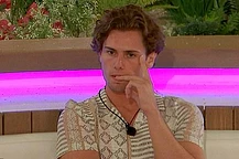 Бывший участник Love Island Джо Гарратт рассказал, что его ограбили в Лос-Анджелесе, и он преследовал воров по улице