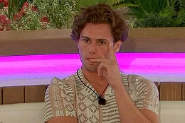 Бывший участник Love Island Джо Гарратт рассказал, что его ограбили в Лос-Анджелесе, и он преследовал воров по улице