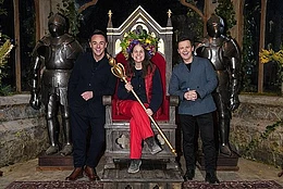 Английская актриса и писательница предстала неузнаваемой в серии гламурных снимков