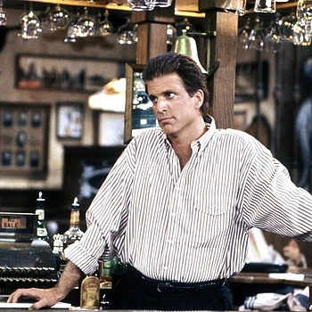 У него целый новый состав! В следующей рекламе Dunkin’ Бена Аффлека для Суперкубка больше звезд, чем в коробке манчкинов