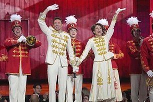 Хью Джекман и его девушка Саттон Фостер подтвердили свои отношения в Instagram