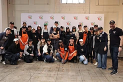 Принц Гарри и Меган Маркл привели детей на приготовление еды для нуждающихся