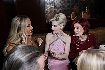 Шэрон Осборн впервые появилась на публике после смерти своего любимого мужа Оззи в среду