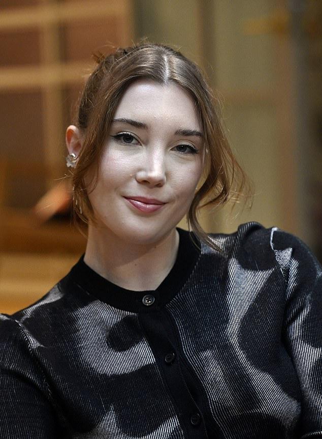 Гайя, вспоминая совместную работу, призналась: «Я была в восторге, особенно от того, что мы смогли провести столько времени вместе».