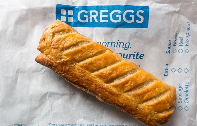 Бен и Кэт подарили Ребел корзину Greggs. Она в восторге сказала: «Не знаете качества Greggs? Присоединяйтесь, как мы с Кифером!»