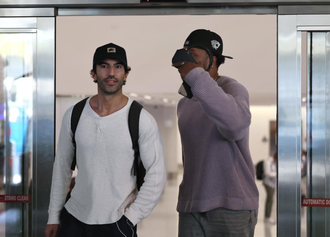 Джастин Болдони и БиБи Уинанс замечены в аэропорту Лос-Анджелеса (LAX).