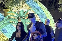 Machine Gun Kelly и Меган Фокс замечены на редкой семейной прогулке