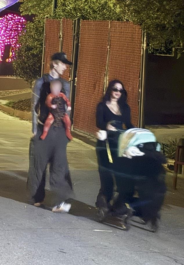 Келли (35) и Фокс (39) в марте родили дочь, всего спустя четыре месяца после сообщений о разрыве их отношений в ноябре 2024 года.