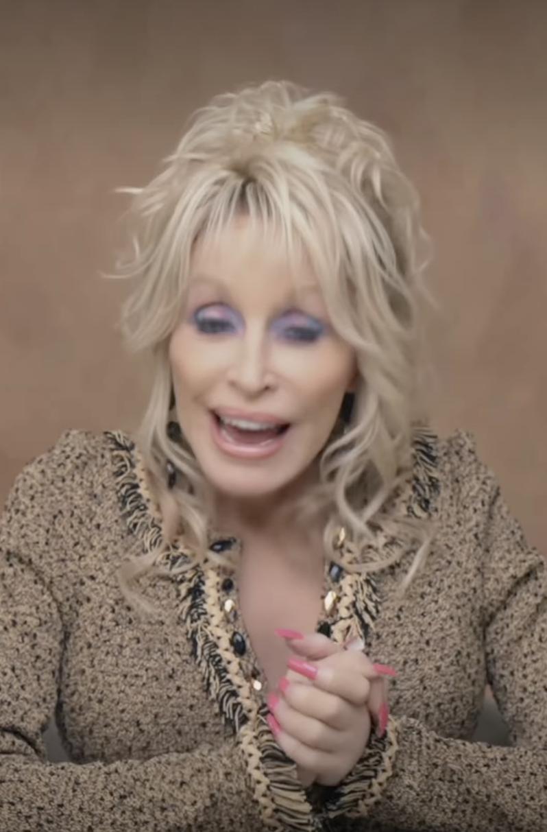 Долли Партон поделилась душевным посланием ко Дню Благодарения.