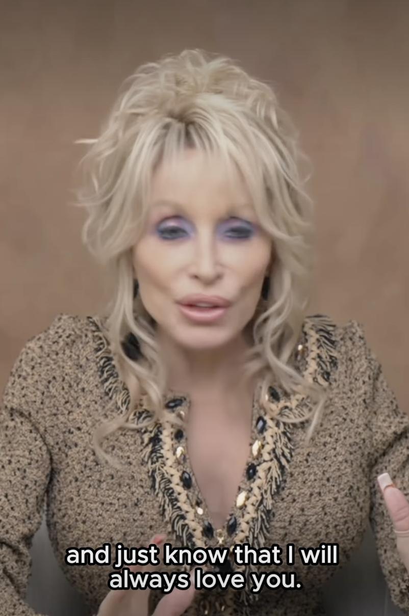 Долли Партон поделилась праздничным посланием ко Дню Благодарения.