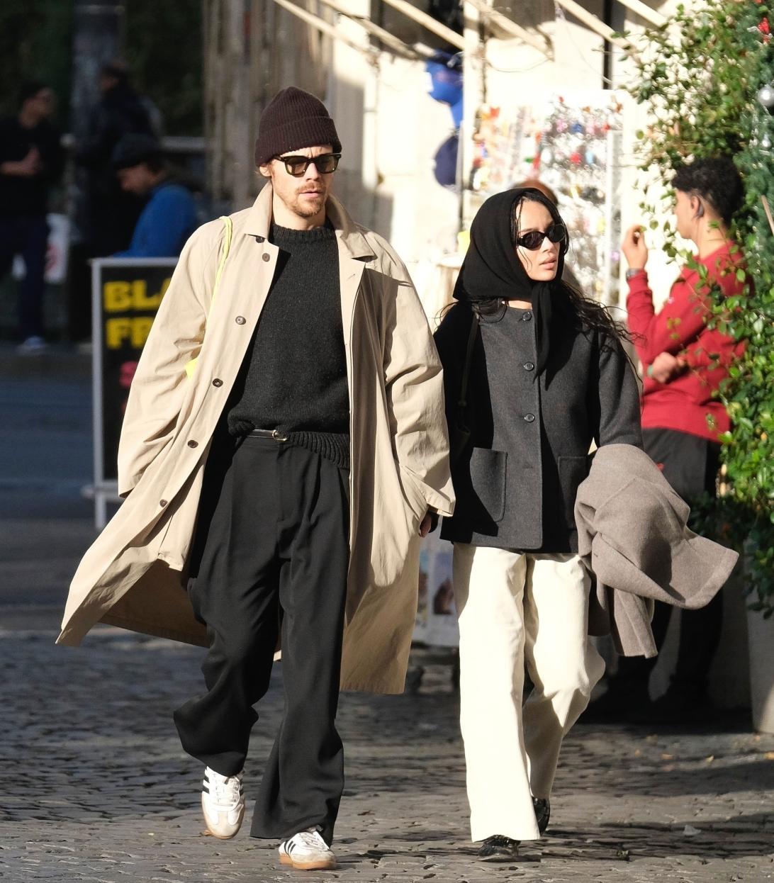 Гарри Стайлс и Зои Кравиц замечены на шоппинге в Риме.