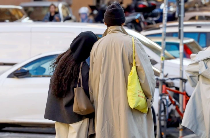 Зои Кравиц и Гарри Стайлс вместе гуляют по Риму