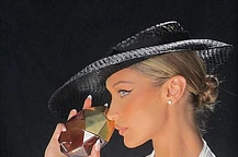 Белла Хадид позировала без бюстгальтера в прозрачной блузке, расшитой камнями, для своих новых ароматов