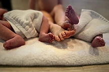 Эмбер Хёрд показала редкие кадры с дочерью Уной на снимках, посвященных Дню Благодарения