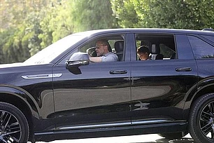 Бен Аффлек замечен у дома Дженнифер Гарнер на День Благодарения после прошлогоднего вирусного воссоединения