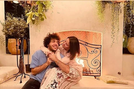 Селена Гомес отметила свой первый День благодарения в браке с Бенни Бланко