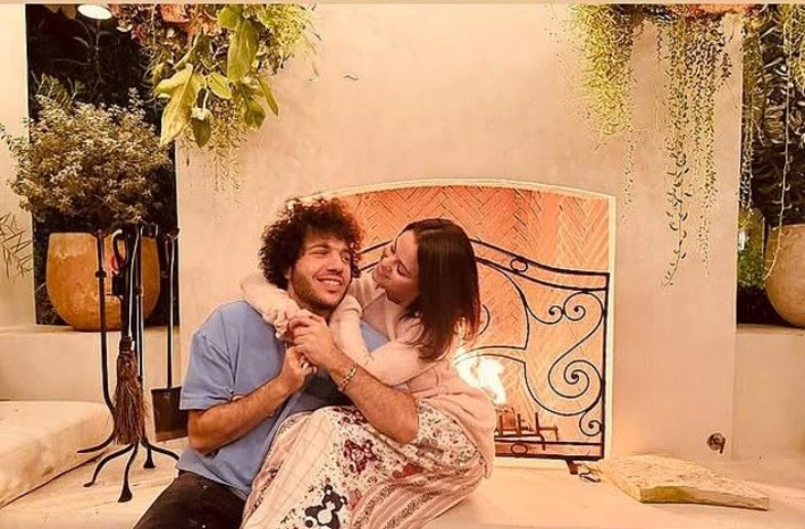 Селена Гомес отметила свой первый День благодарения в браке с Бенни Бланко