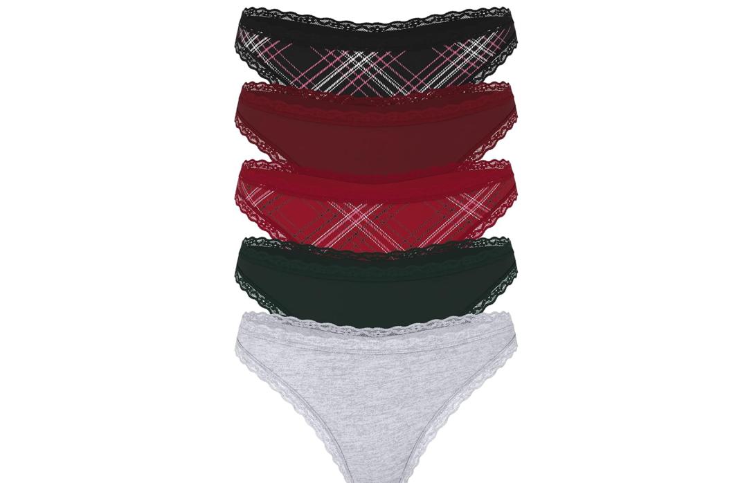 Комплект из пяти трусиков-стрингов: черная клетка, бордовый, красная клетка, темно-зеленый, светло-серый.