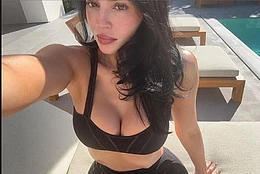 Кайли Дженнер продемонстрировала весьма эффектный образ, находясь за городом на этой неделе