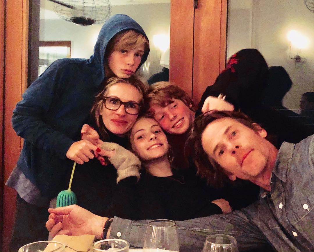 Джулия Робертс с семьёй: мужем и детьми.