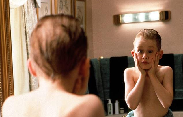 «Один дома» (1990) показал, как 8-летний Кевин Маккалистер (Калкин) отбивается от грабителей. Сиквел 1992: «Один дома 2: Затерянный в Нью-Йорке».