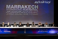 Аня Тейлор-Джой и Дженна Ортега выглядели шикарно в черных нарядах, когда посетили пресс-конференцию жюри во второй день 22-го Марракешского международного кинофестиваля в субботу