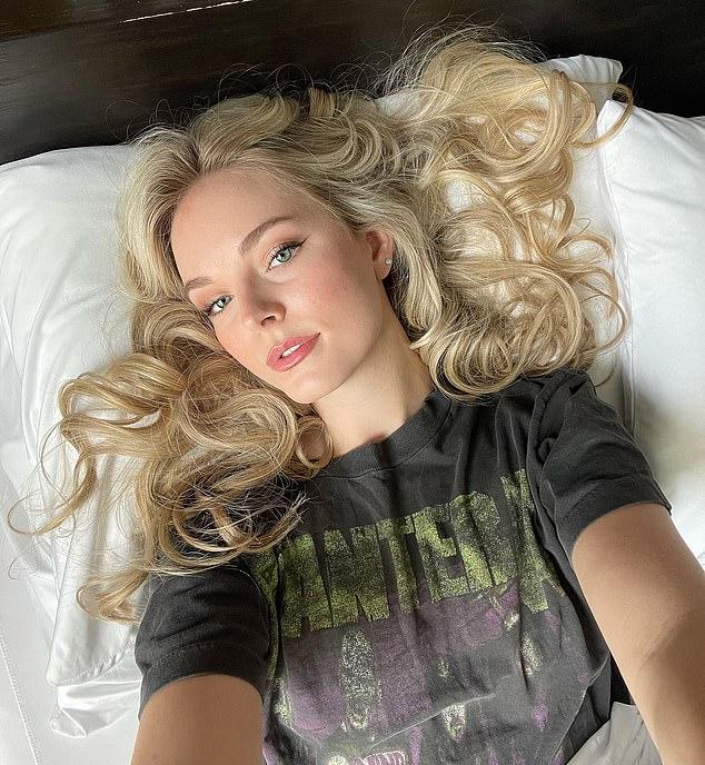 25-летняя Карли Скотт Коллинз уже месяцы гастролирует с опытным крунером Урбаном.