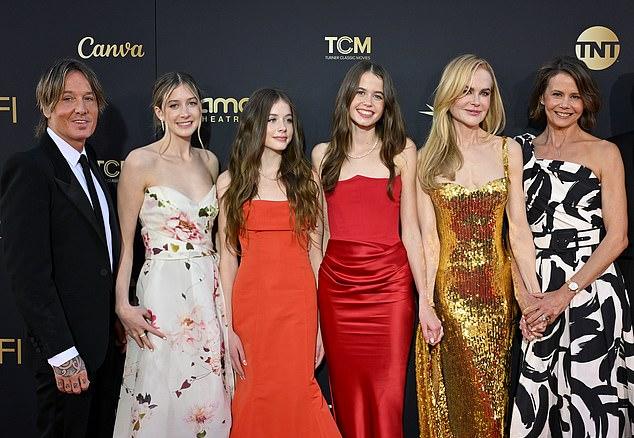 Николь Кидман провела этот День благодарения без своих младших дочерей