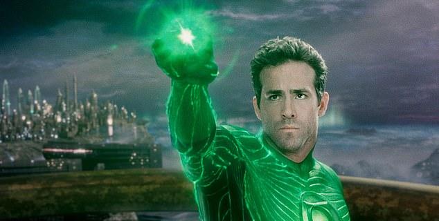 Райан Рейнольдс, спустя десятилетие, рассказал, что ребенок думает о его провальном фильме «Зеленый Фонарь» 2011 года (на фото).