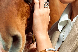 Ювелирные тренды 2026 года — года Огненной Лошади