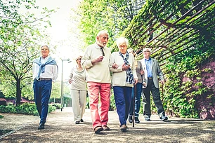 Социальная адаптация пожилых людей: как пансионаты помогают сохранить активность